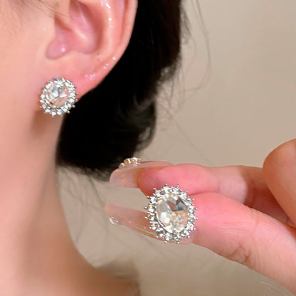 Pigeon egg zircon earrings high-grade sense