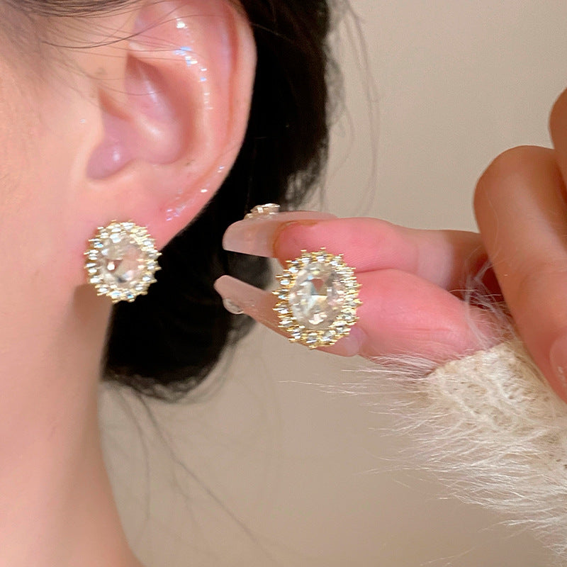 Pigeon egg zircon earrings high-grade sense